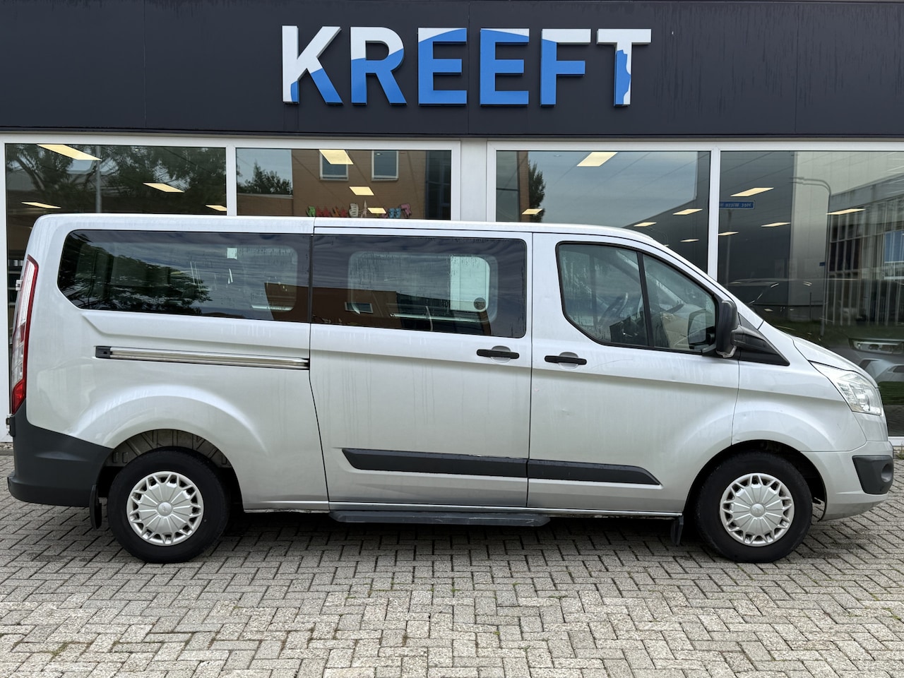 Ford Transit Custom - 300 2.2 TDCI L2H1 Trend 9 Persoons - AutoWereld.nl