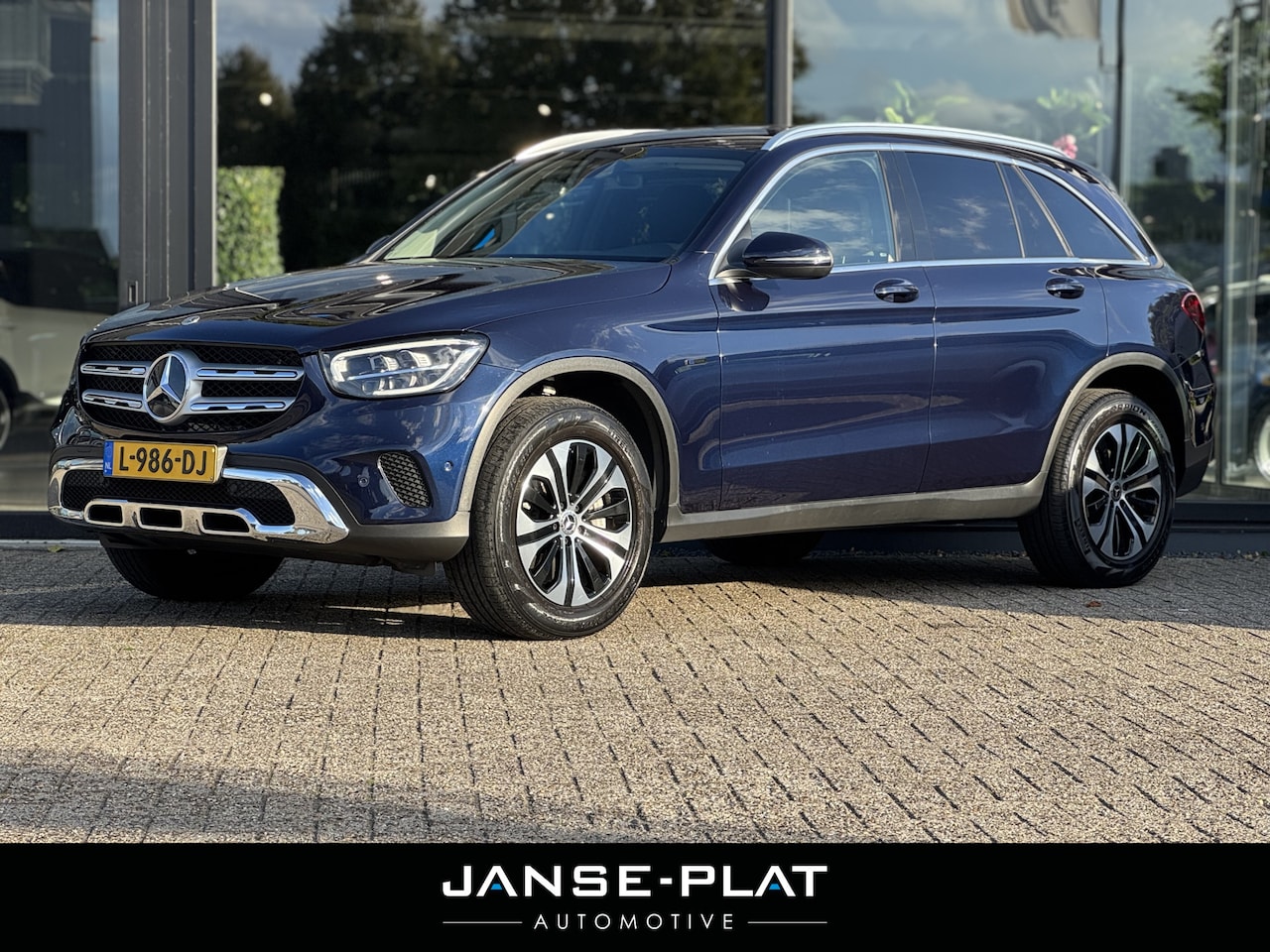 Mercedes-Benz GLC-klasse - 300e 4MATIC Bns Sul Wegdr. Trekhaak | Camera | Digi Cockpit | - AutoWereld.nl