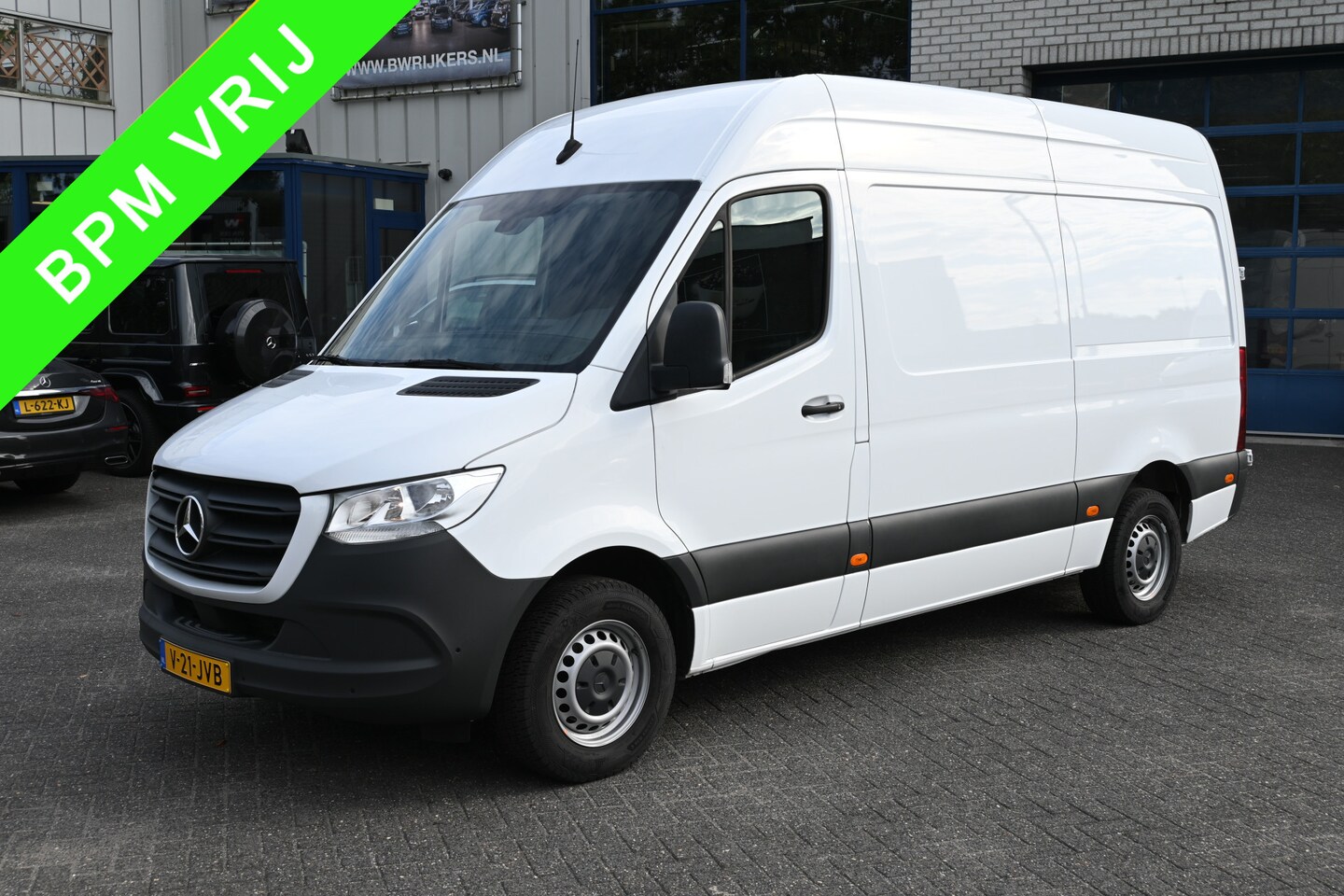 Mercedes-Benz Sprinter - 317 CDI L2H2 3500kg trekhaak, MBUX met navigatie en parkeerpakket en camera - AutoWereld.nl