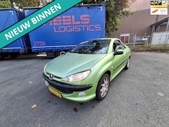 Peugeot 206 CC - 1.6-16V LEUKE AUTO RIJDT EN SCHAKELT GOED