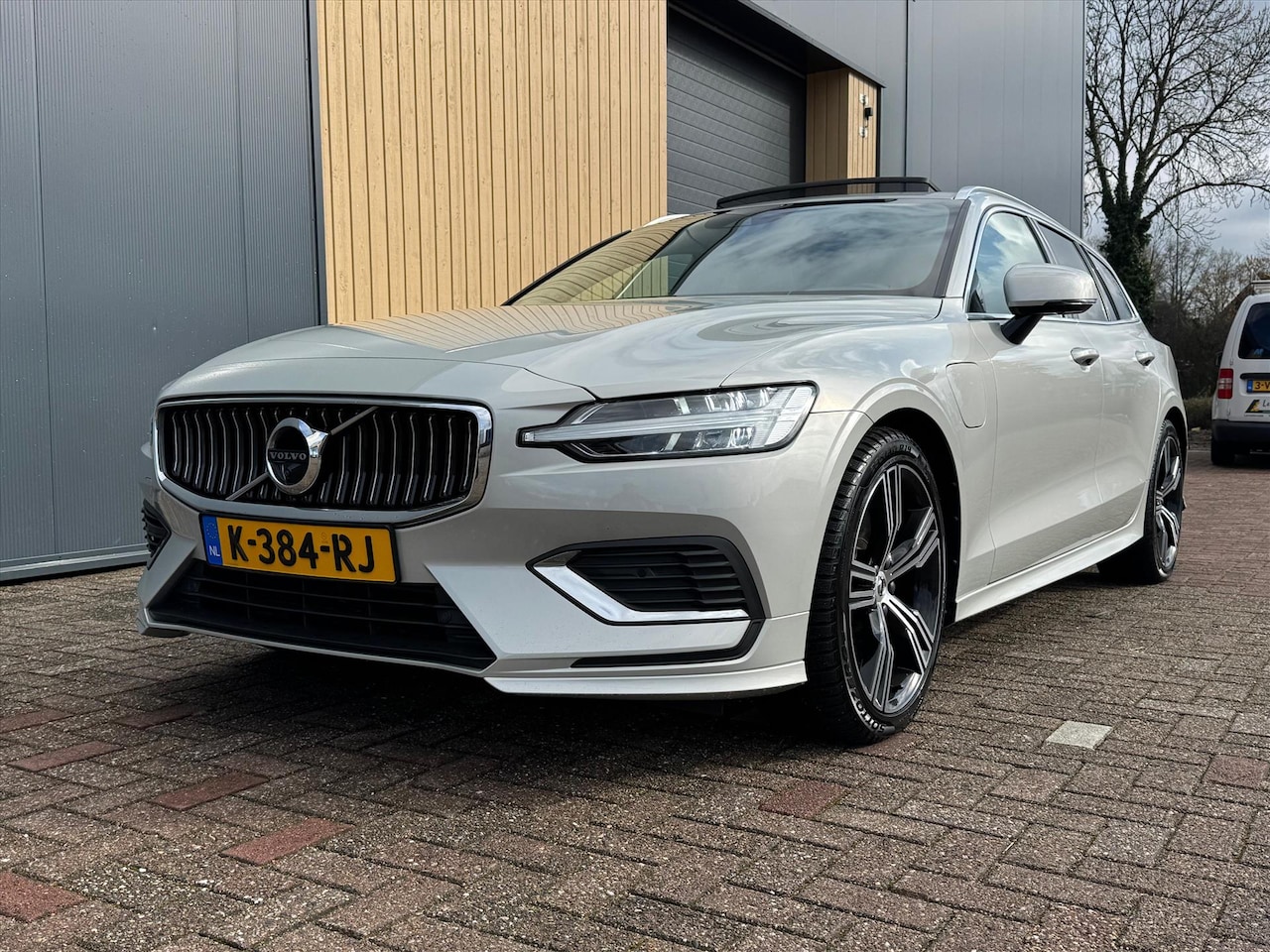 Volvo V60 - T6 Twin Engine 340pk AWD Geartronic Inscription | NL Auto | ACC | Pano | Stoel/stuurverwar - AutoWereld.nl