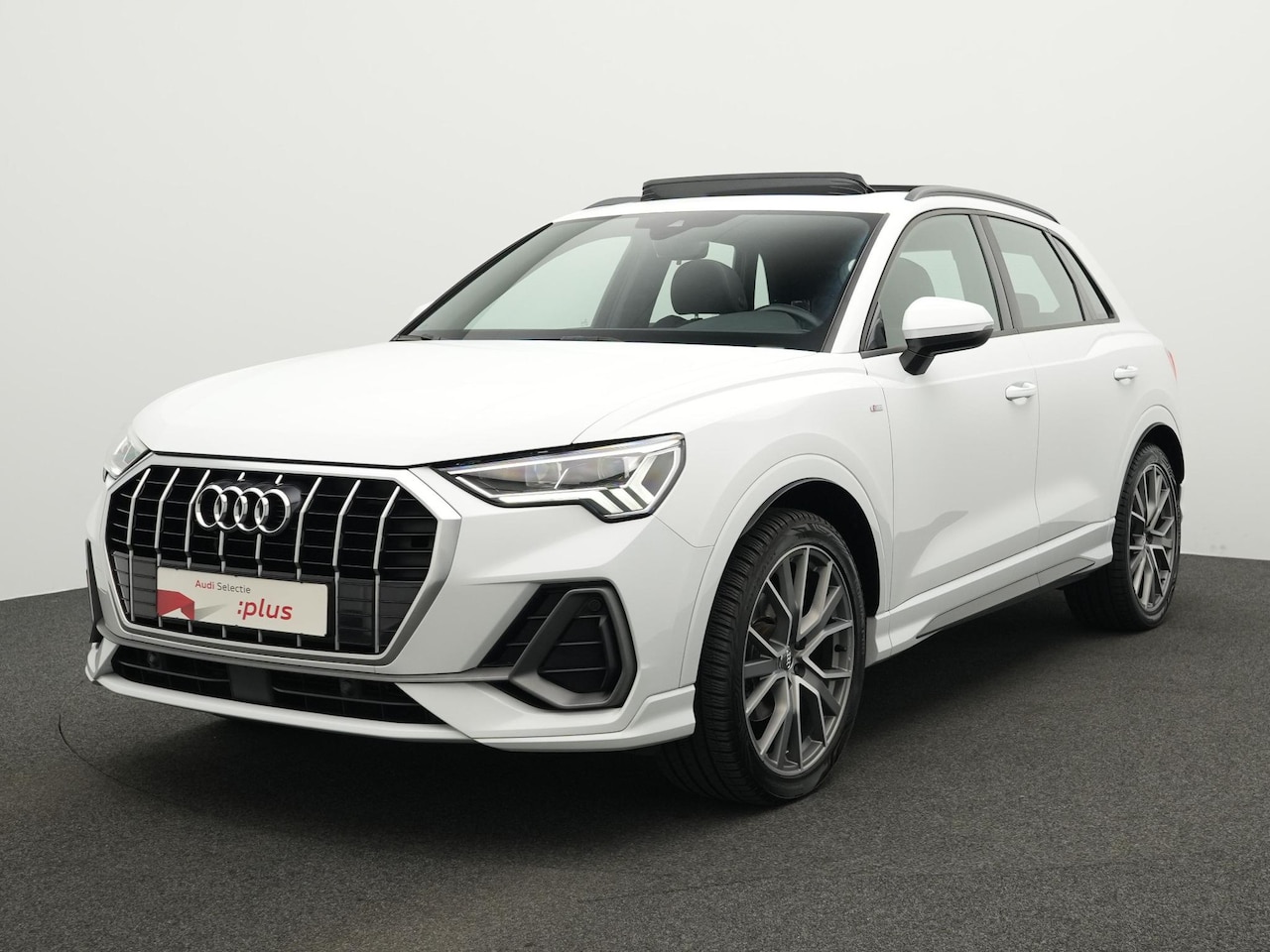 Audi Q3 - 35 TFSI 150 pk S-tronic S-Line | Panoramadak | Trekhaak | Bang & Olufsen | Leder/alcantara - AutoWereld.nl