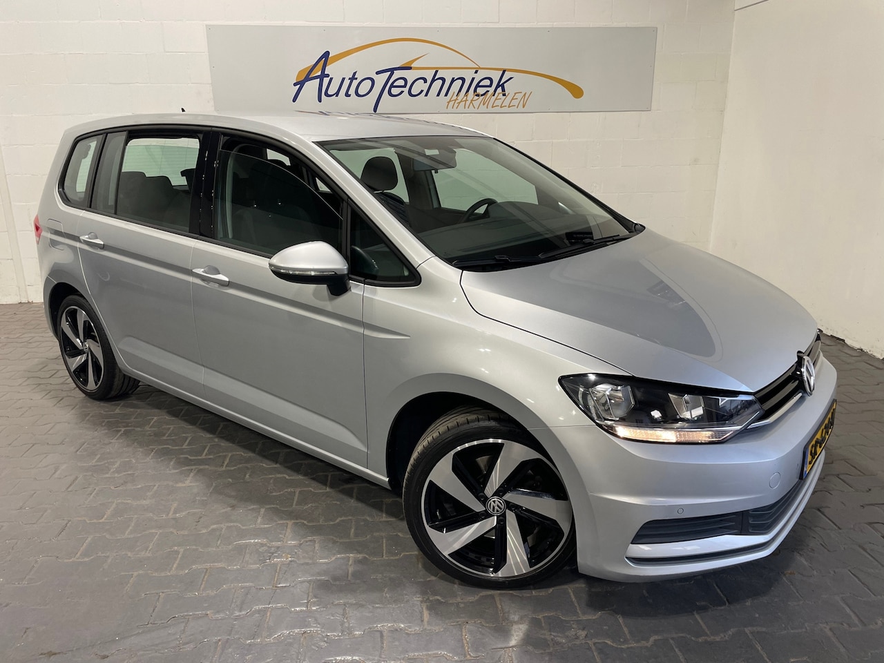 Volkswagen Touran - 1.2 TSI Connect*7PERS*CARPLAY*Trekhaak* - AutoWereld.nl