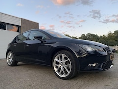 SEAT Leon - 1.6 TDI Style 5DR Airco Cruise control FR velgen
