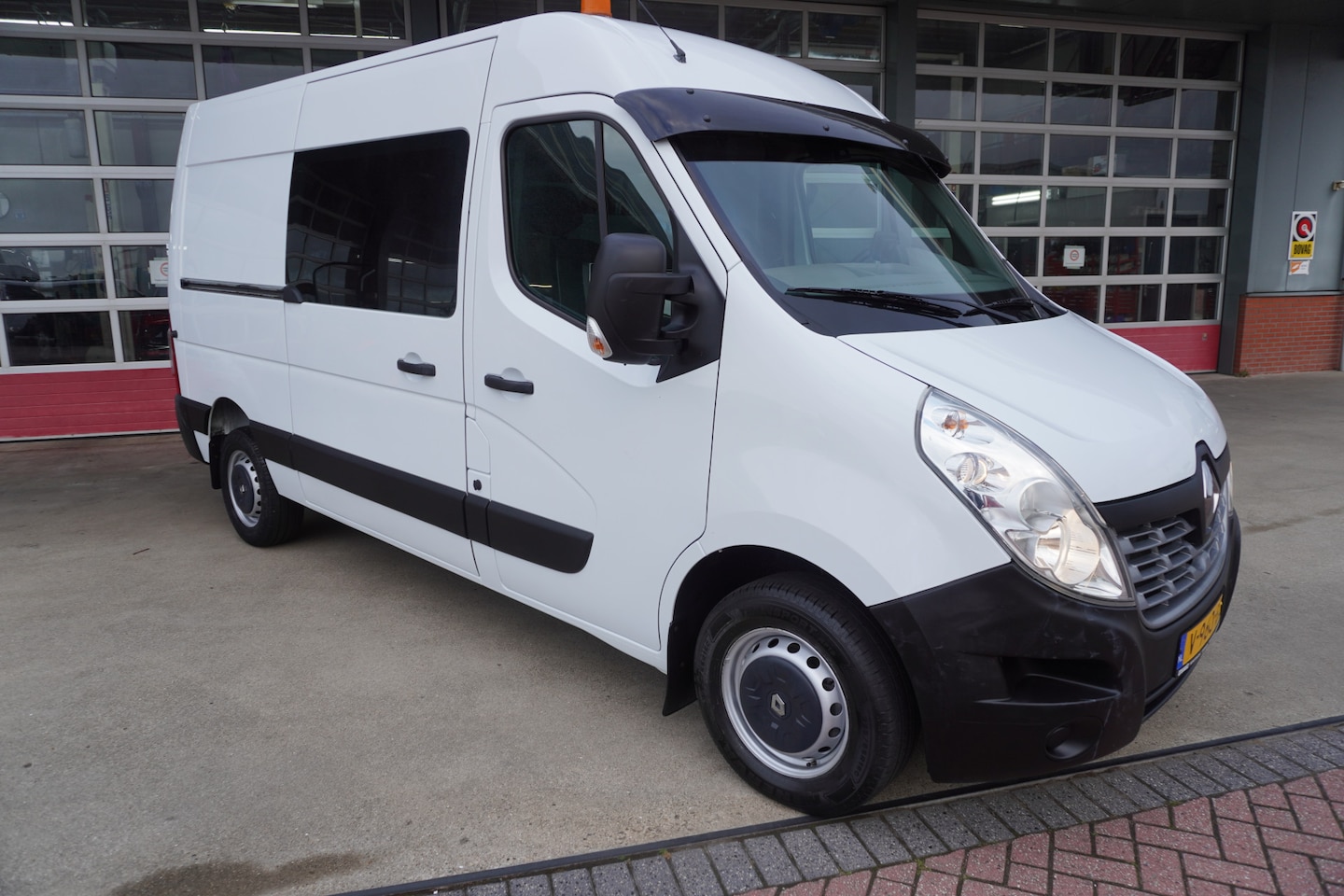 Renault Master - T35 2.3 dCi 146pk L2H2 Energy Camera/Cruise/Airco - AutoWereld.nl