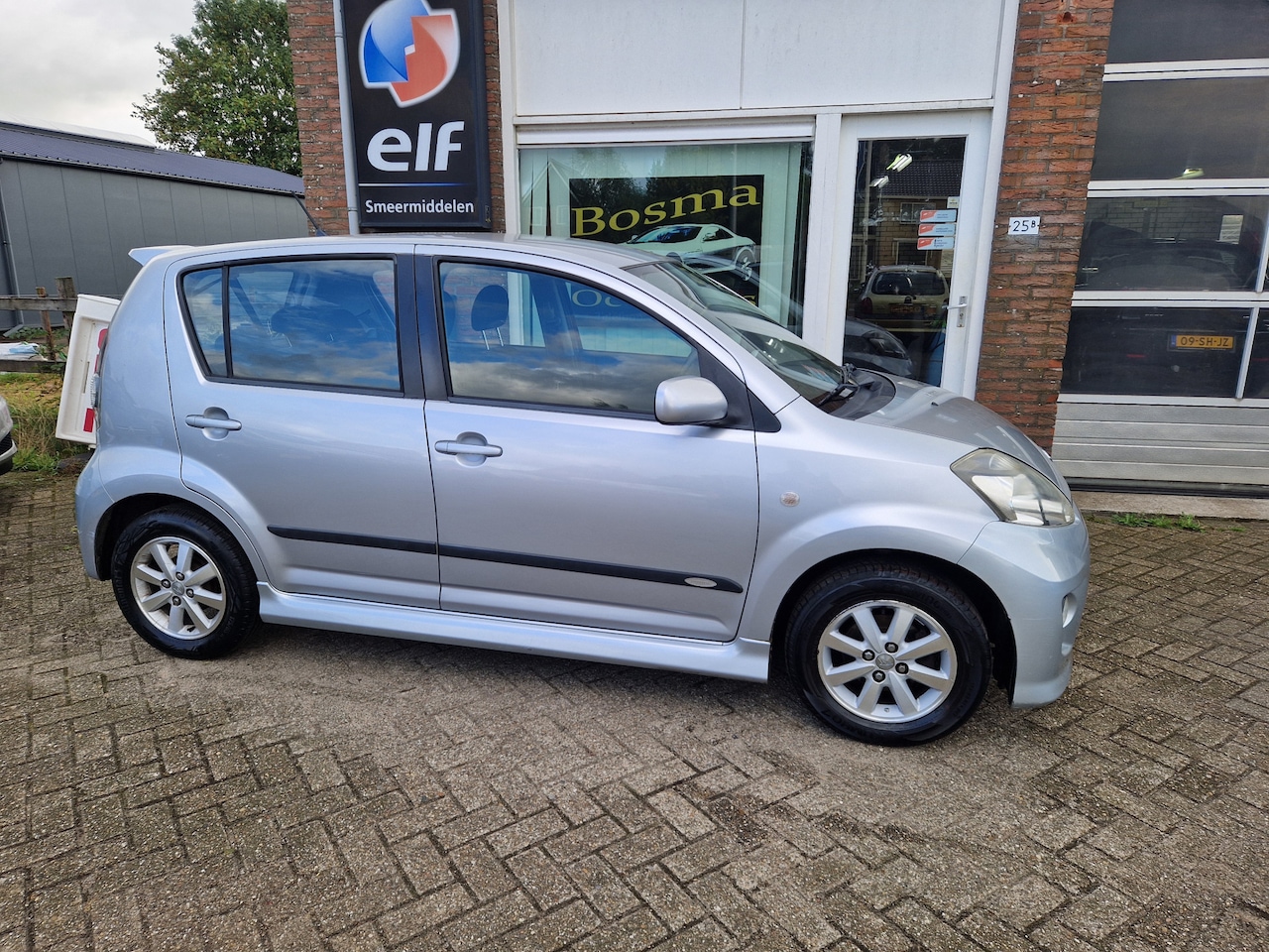 Daihatsu Sirion 2 - 1.3-16V ''Sport'' 5 Deurs - Airco -  isofix - Apk 01-07-2026 !! - AutoWereld.nl