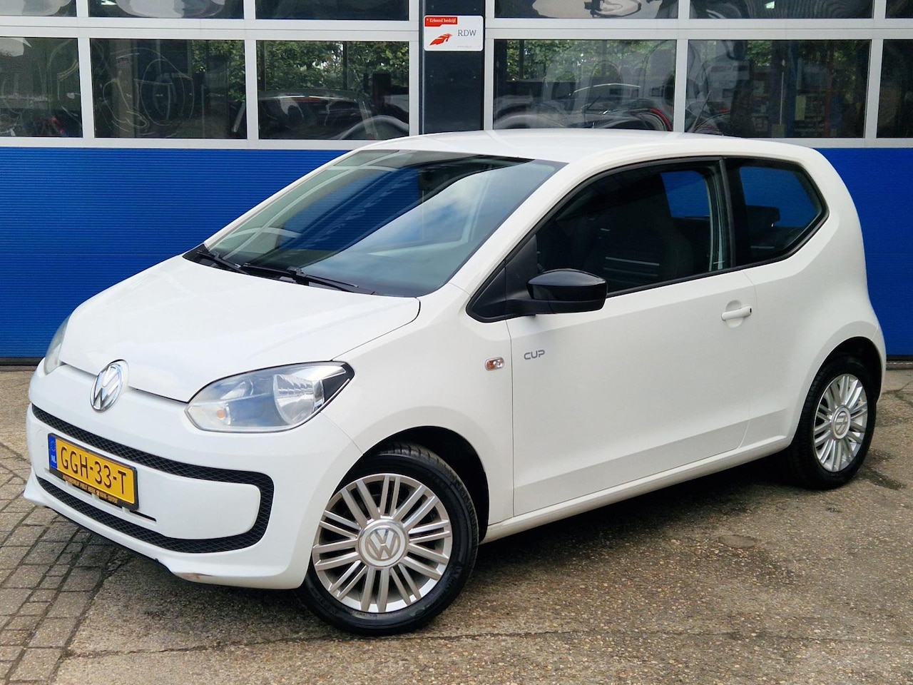 Volkswagen Up! - 1.0 / Airco / Leder stuurwiel / Lichtmetalen velgen 15 inch - AutoWereld.nl