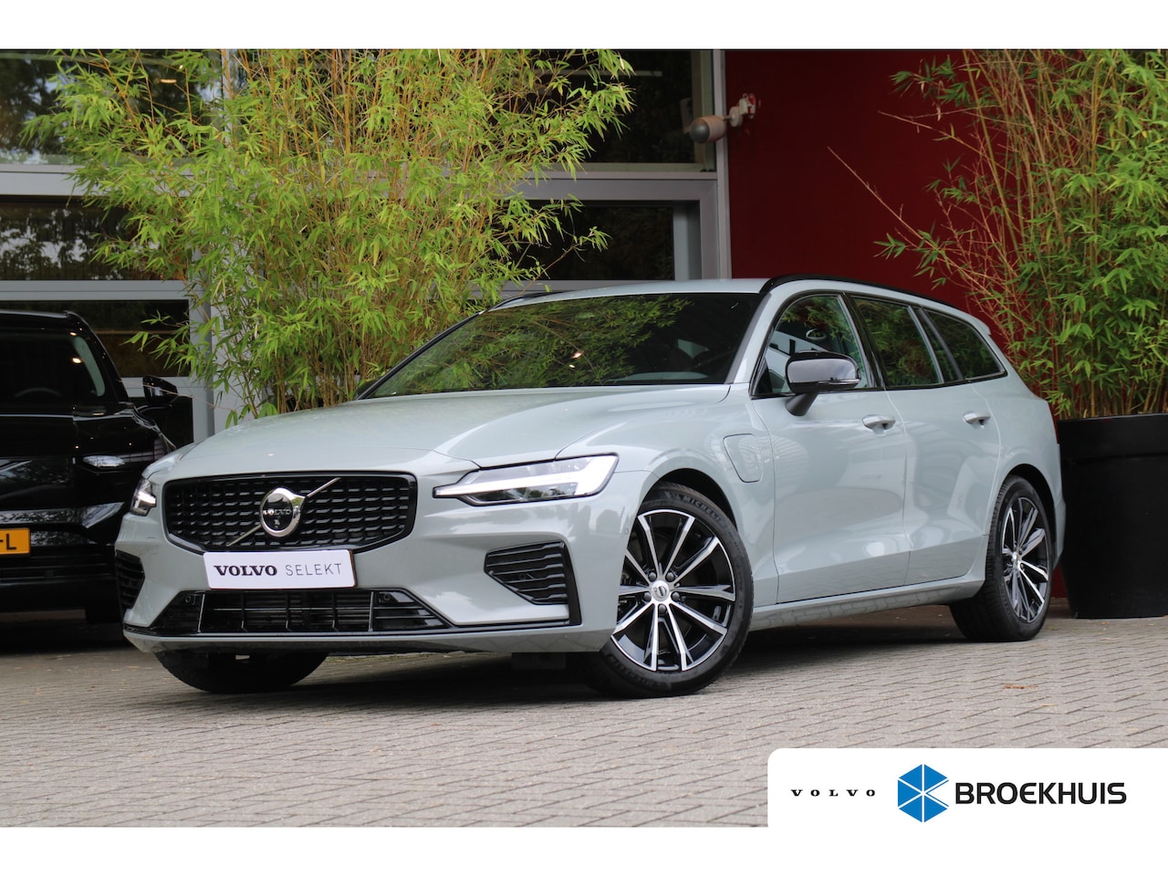 Volvo V60 - 2.0 T6 Plug-in hybrid AWD Plus Dark | Trekhaak | 360 Camera | Harman/Kardon | Memory | Pil - AutoWereld.nl
