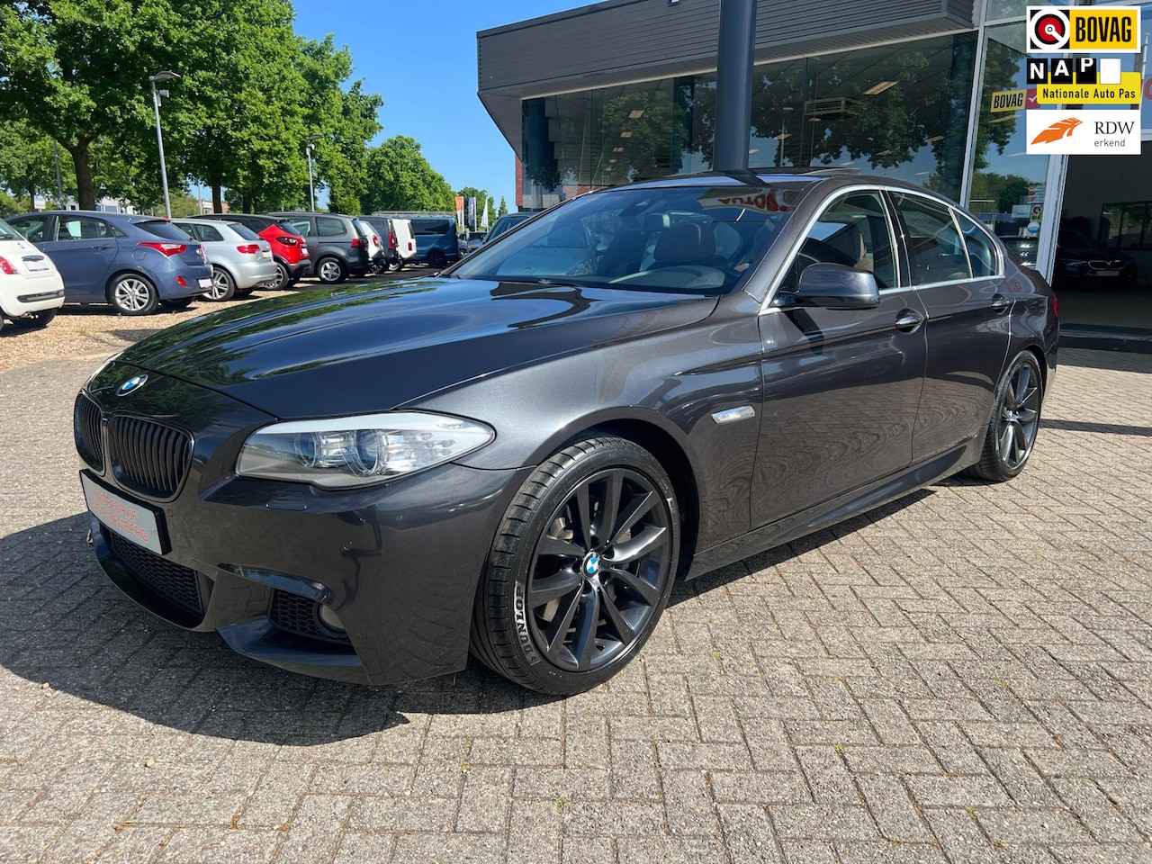 BMW 5-serie - 535d Upgrade Edition 535d Upgrade Edition, Automaat, Navi-pro, trekhaak, Opendak, Leer, M-Pakket, active steeri - AutoWereld.nl