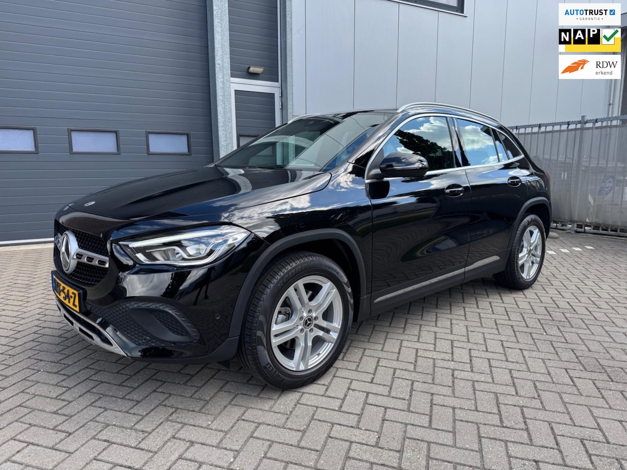 Mercedes-Benz GLA-Klasse - 200 Business Solution LED, Dodehoekass, Navi, Sfeerverlichting, etc. - AutoWereld.nl