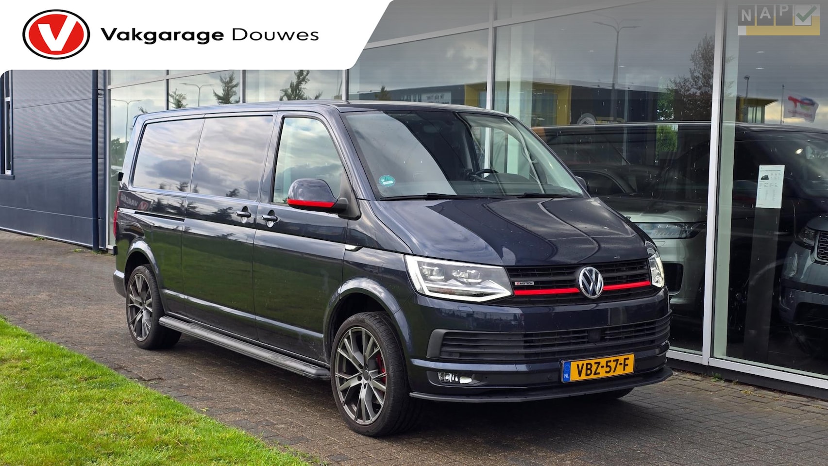 Volkswagen Transporter - 2.0 TDI L2H1 4Motion Highline | NAP | Automaat | ACC | Camera | Navi | Stoelverwarming | M - AutoWereld.nl