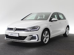 Volkswagen Golf - 1.4 TSI 204 pk DSG GTE | Navigatie Discover Pro | Stoelverwarming | Parkeersensoren voor/a