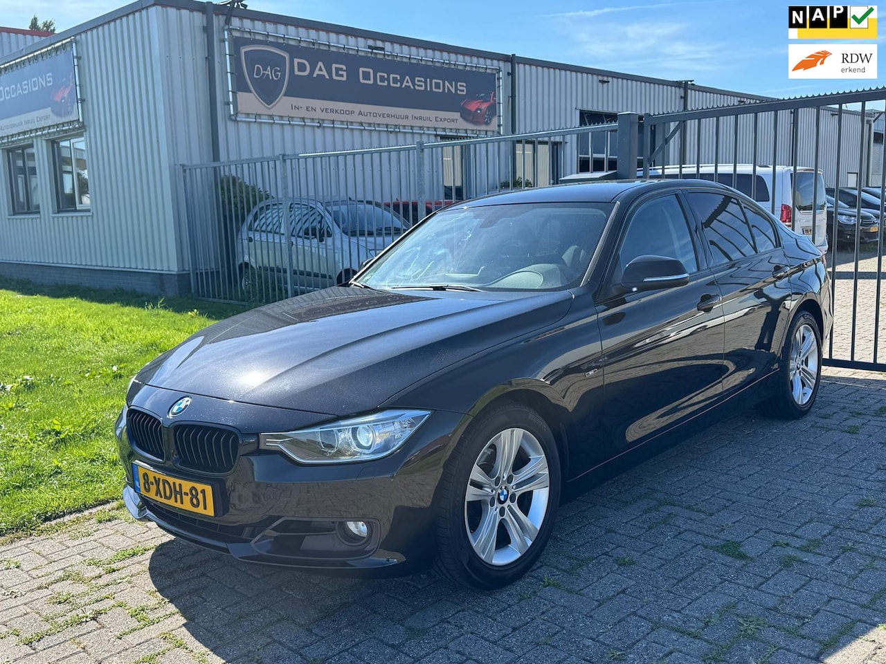 BMW 3-serie - 320i Executive AUTOMAAT|NIGHT PAKKET|LEER|PDC - AutoWereld.nl