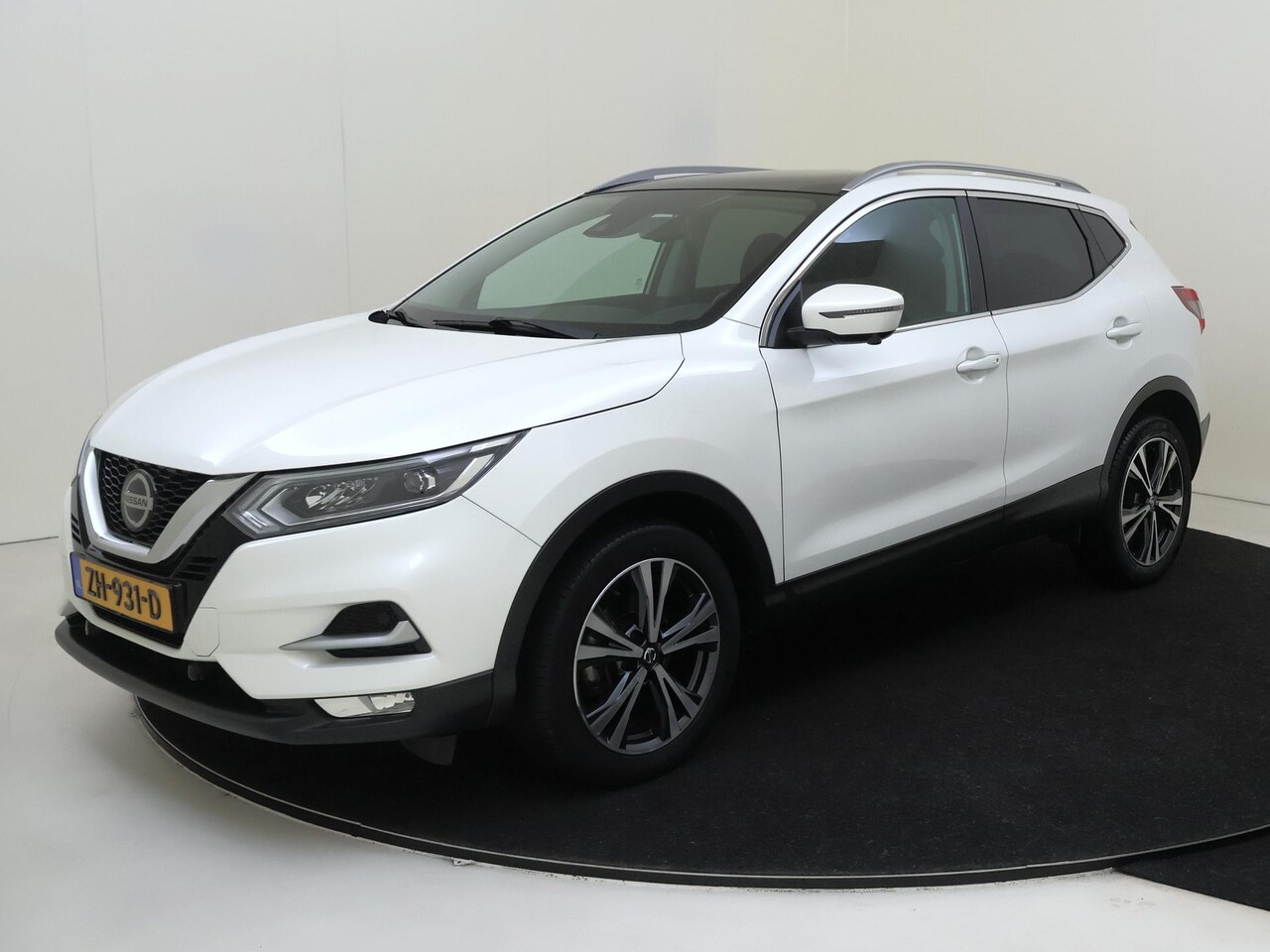 Nissan Qashqai - 1.3 DIG-T N-Connecta | Automaat | Panorama-dak | 360 Camera | Navigatie | Climate Control - AutoWereld.nl
