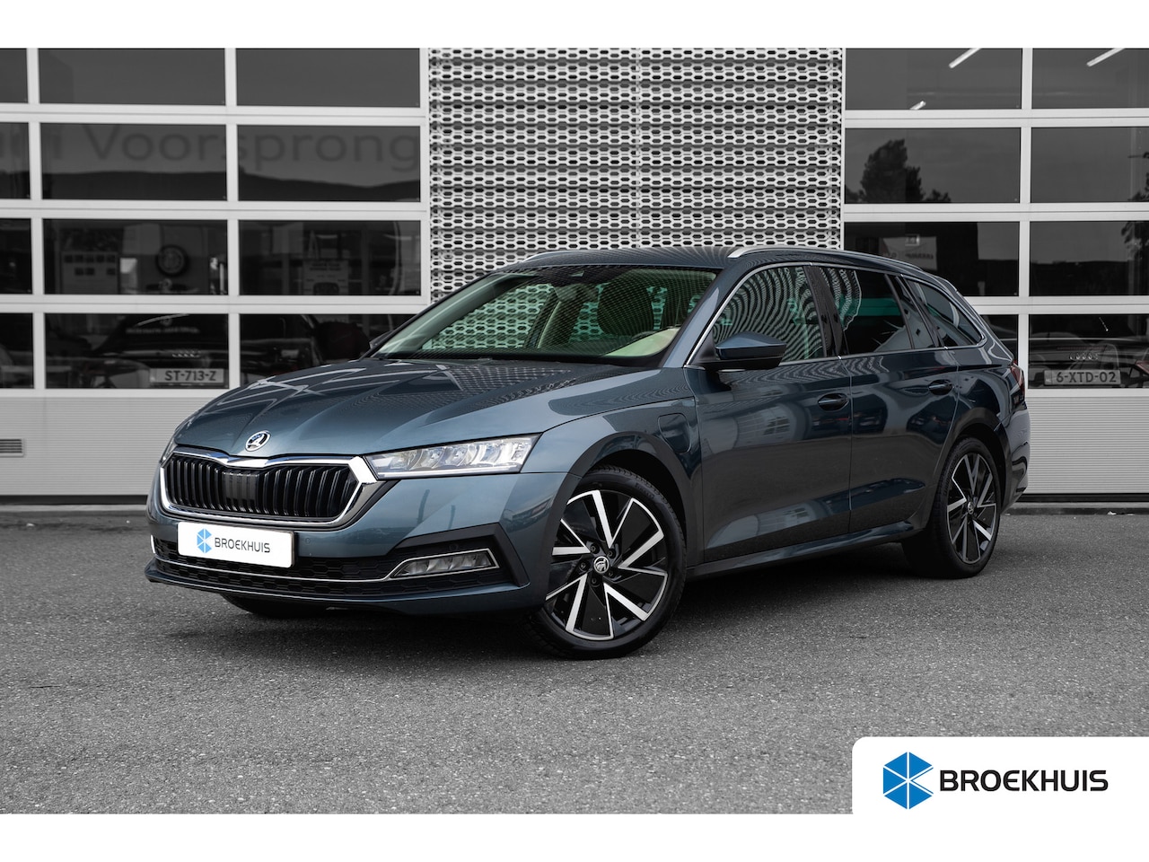Skoda Octavia Combi - 1.4 TSI iV PHEV 204pk Business Edition Plus | Stoelverwarming | Head-Up | Keyless | Naviga - AutoWereld.nl