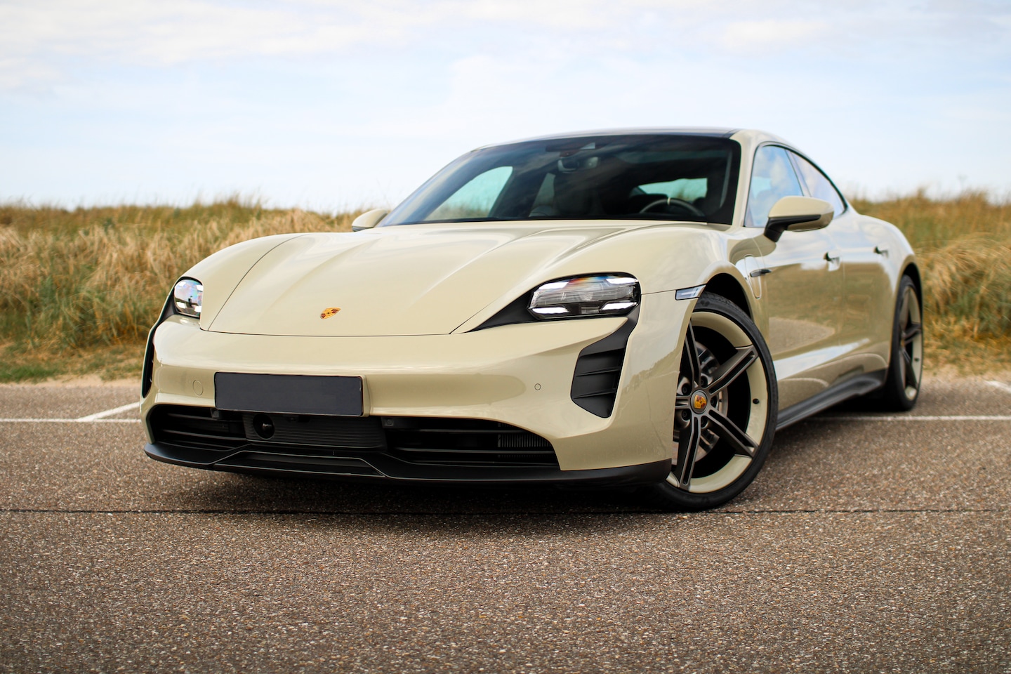 Porsche Taycan - GTS 84 kWh Hockenheim Edition | 1/180 | 598 pk | NL auto | - AutoWereld.nl
