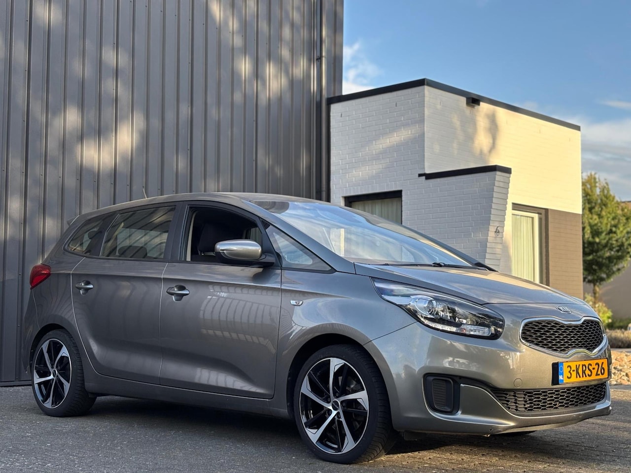Kia Carens - 1.6 GDi ComfortLine 1.6 GDi ComfortLine - AutoWereld.nl