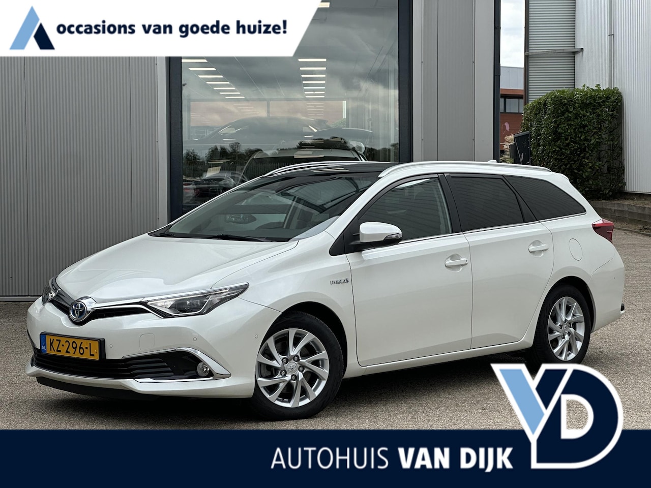 Toyota Auris Touring Sports - 1.8 Hybrid Lease pro | Panoramadak/Navi/Camera/Cruise Control/Trekhaak - AutoWereld.nl