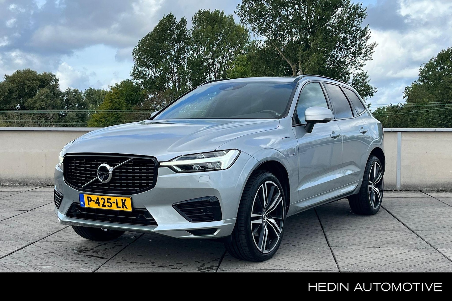 Volvo XC60 - 2.0 T8 Twin Engine AWD R-Design Dode Hoek Detectie | Adaptieve Cruise Control | Sportstoel - AutoWereld.nl