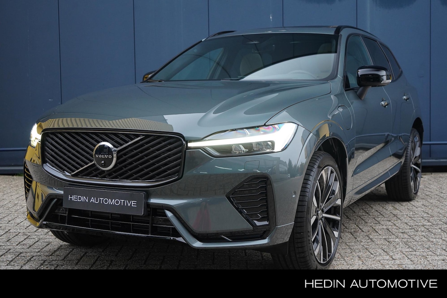 Volvo XC60 - 2.0 T6 Plug-in hybrid AWD Ultra Dark | Panoramadak | 360 graden camera | Harman/kardon aud - AutoWereld.nl