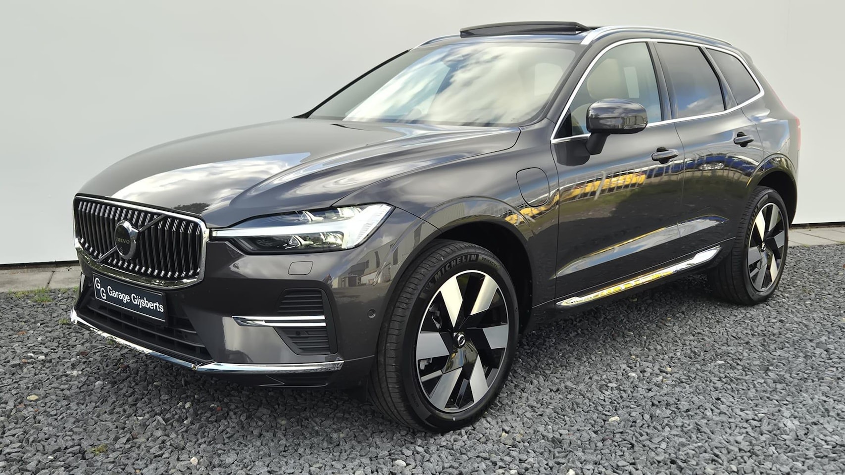 Volvo XC60 - 2.0 T6 PheV AWD Ultra Bright Lounge Pakket - Stoel ventilatie - Massage stoelen - Donkere - AutoWereld.nl