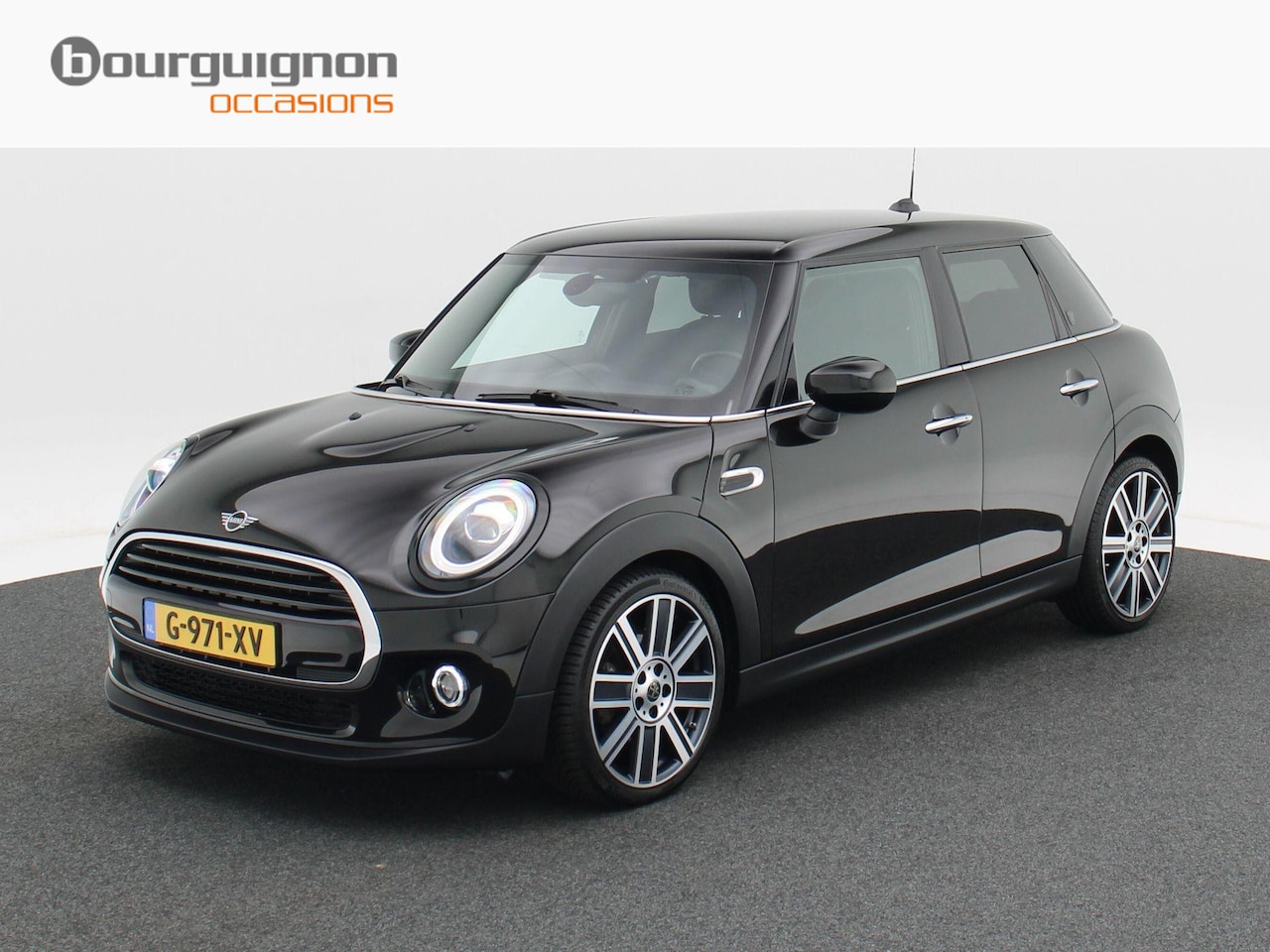 MINI Cooper - Yours 1.5 136 Pk Automaat | Leder | 18 Inch | LED | Sensoren | Privacy Glass | Navigatiesy - AutoWereld.nl