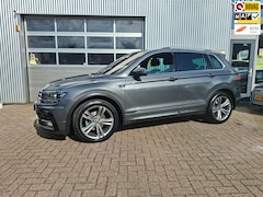 Volkswagen Tiguan - 1.5 TSI ACT Highline R Trekhaak Lane asist Apple car Virtual