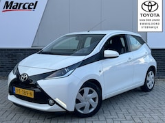 Toyota Aygo - 1.0 VVT-i x-play | Airco | Achteruitrijcamera | Bluetooth |