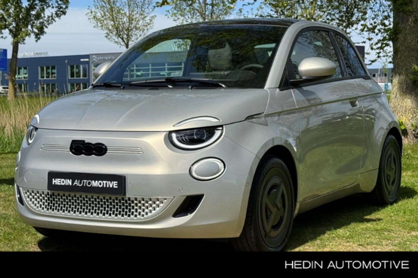 Fiat 500 - Giorgio Armani Edition 42 kWh Airco | JBL Sound | stoelverwarming | LM velgen EA | Draadlo - AutoWereld.nl