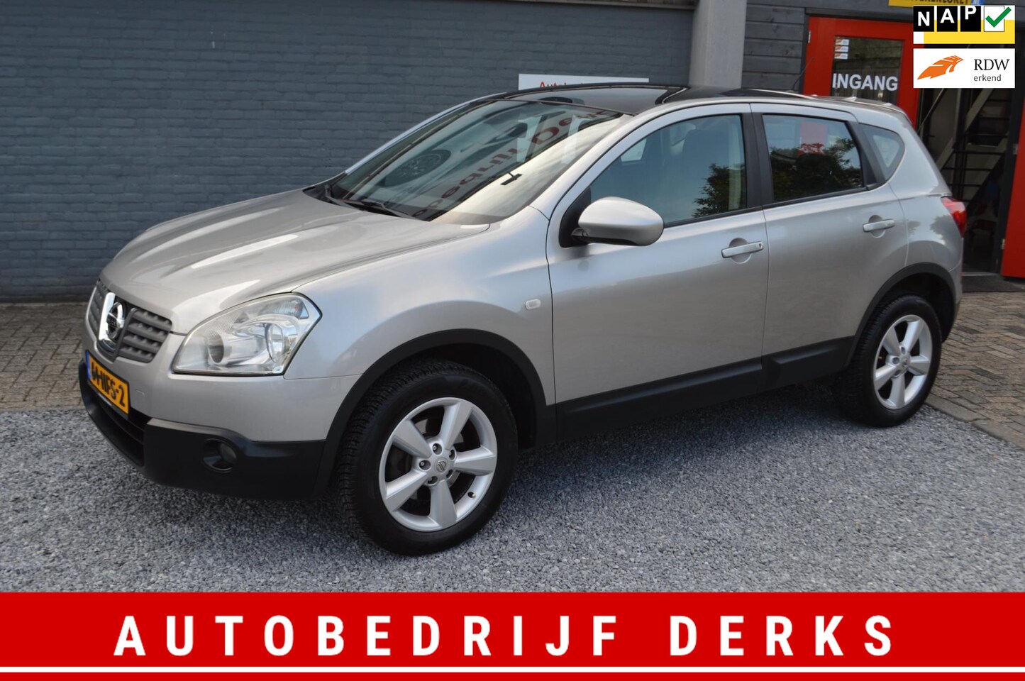 Nissan Qashqai - 1.6 Acenta Airco Pano 4wd 4X4 Trekhaak 5Drs - AutoWereld.nl