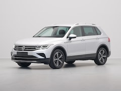 Volkswagen Tiguan - 1.5 TSI 150pk DSG Elegance Matrix Led Navigatie Camera Acc Carplay Side Assist 242