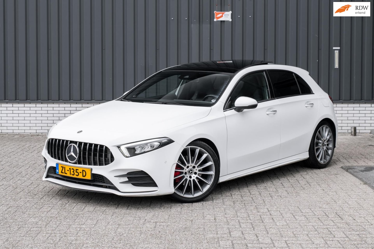 Mercedes-Benz A-klasse - 200 Launch Edition Premium Plus*Panoramadak* - AutoWereld.nl