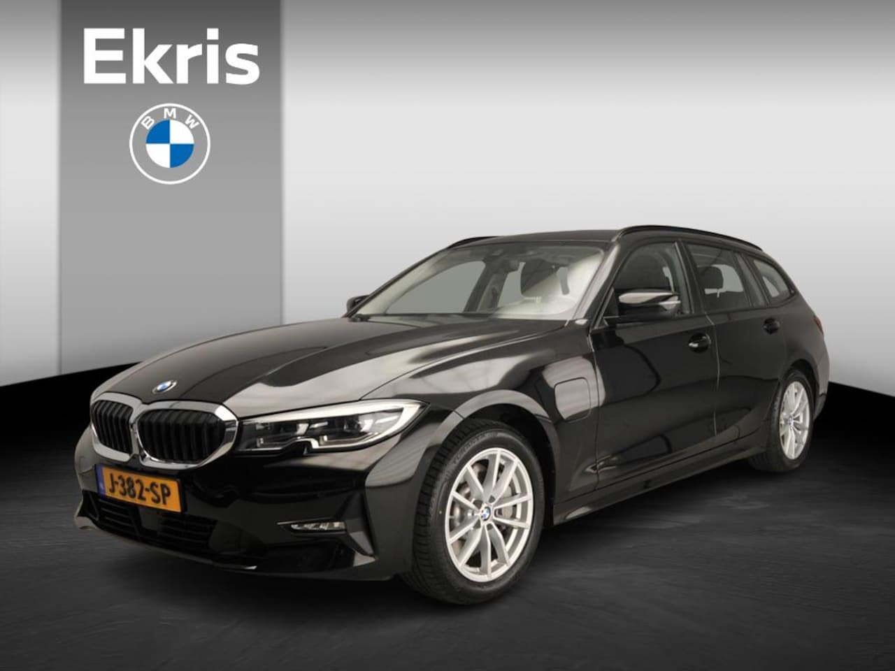 BMW 3-serie Touring - 330e | LED | Leder | HUD | Sportstoelen | Active cruise | Stoelverwarming | DAB | Alu 17 i - AutoWereld.nl