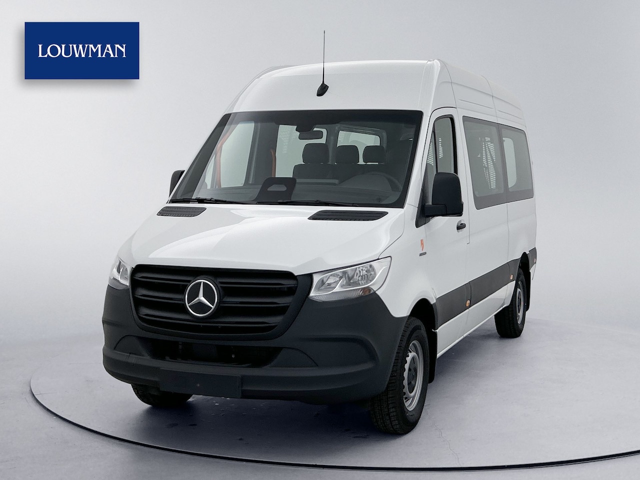 Mercedes-Benz eSprinter - 81kWh L2H2 RWD Rolstoelbus | DC laden 115KW | Uit voorraad leverbaar | - AutoWereld.nl