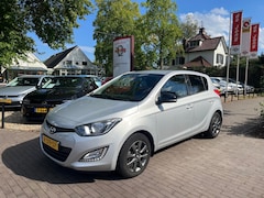 Hyundai i20 - 1.2 HP I-MOTION / AIRCO / STOELVERW. / CRUISE CTR. / 15'' LMV