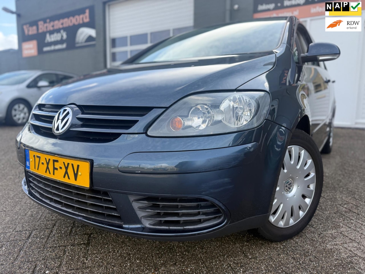Volkswagen Golf Plus - 1.6 Optive 3 van 2de Eigenaar met trekhaak en airco - AutoWereld.nl