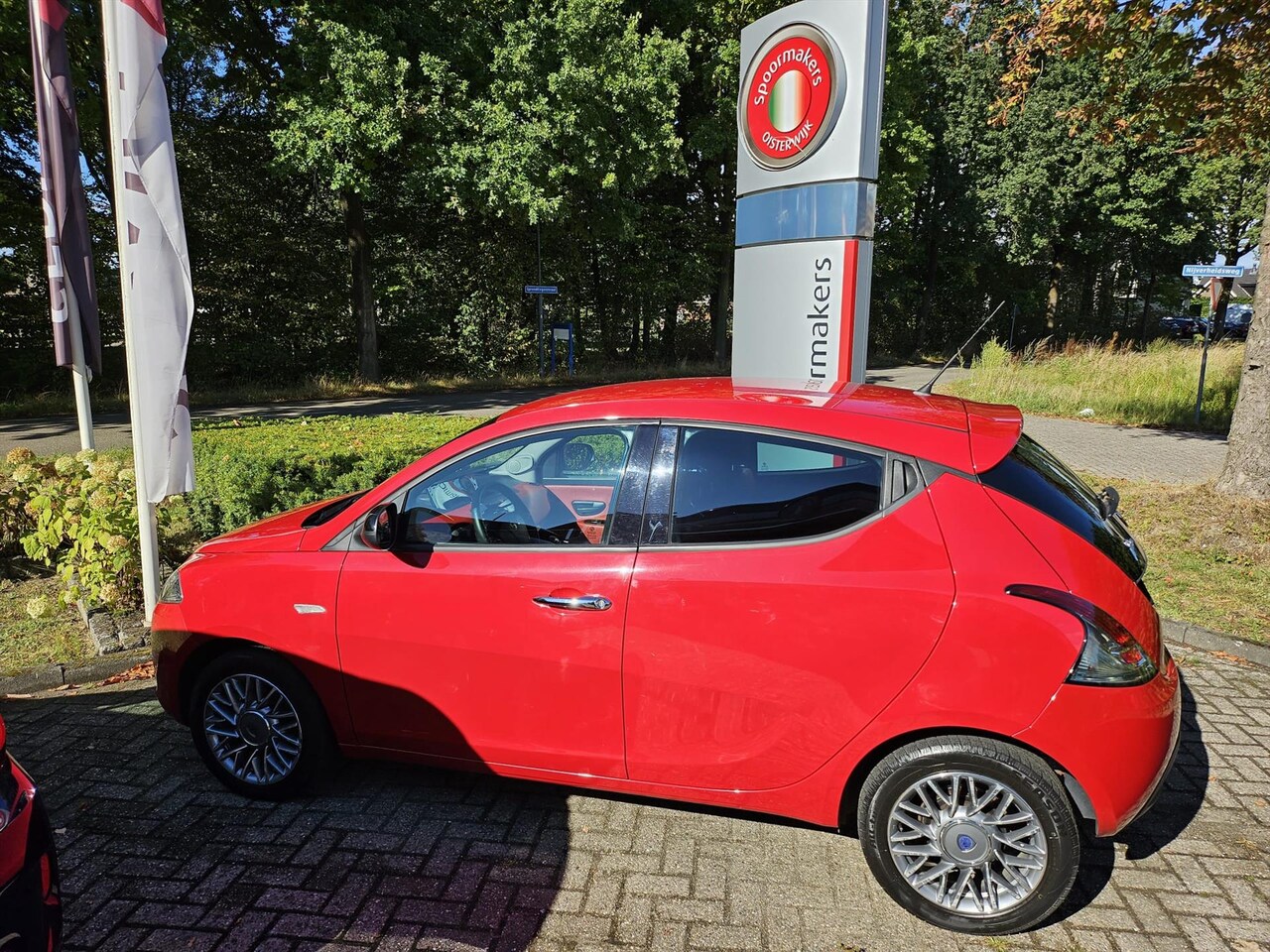 Lancia Y(psilon) - Ypsilon 0.9 8v 85pk TwinAir S&amp;S Silver - AutoWereld.nl