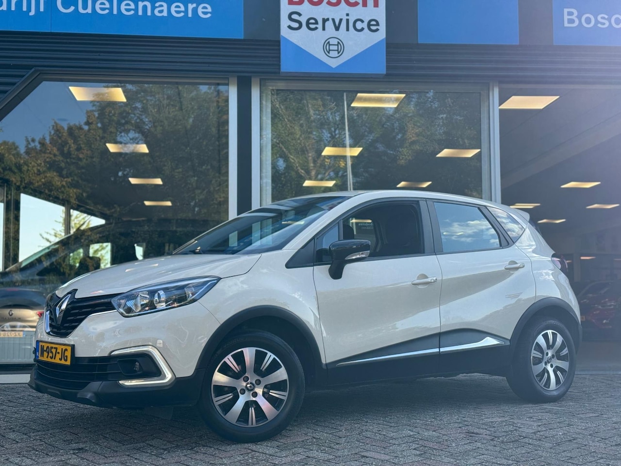 Renault Captur - TCe 90 Life / Navi / LM velgen / Parkeersensoren - AutoWereld.nl