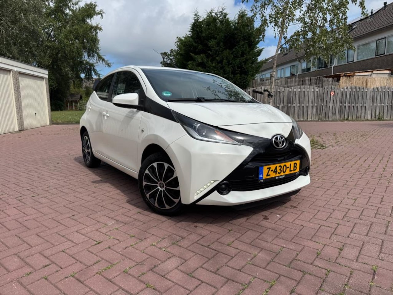 Toyota Aygo - 1.0 VVT-i x-play 88000km! Nieuwe banden - AutoWereld.nl