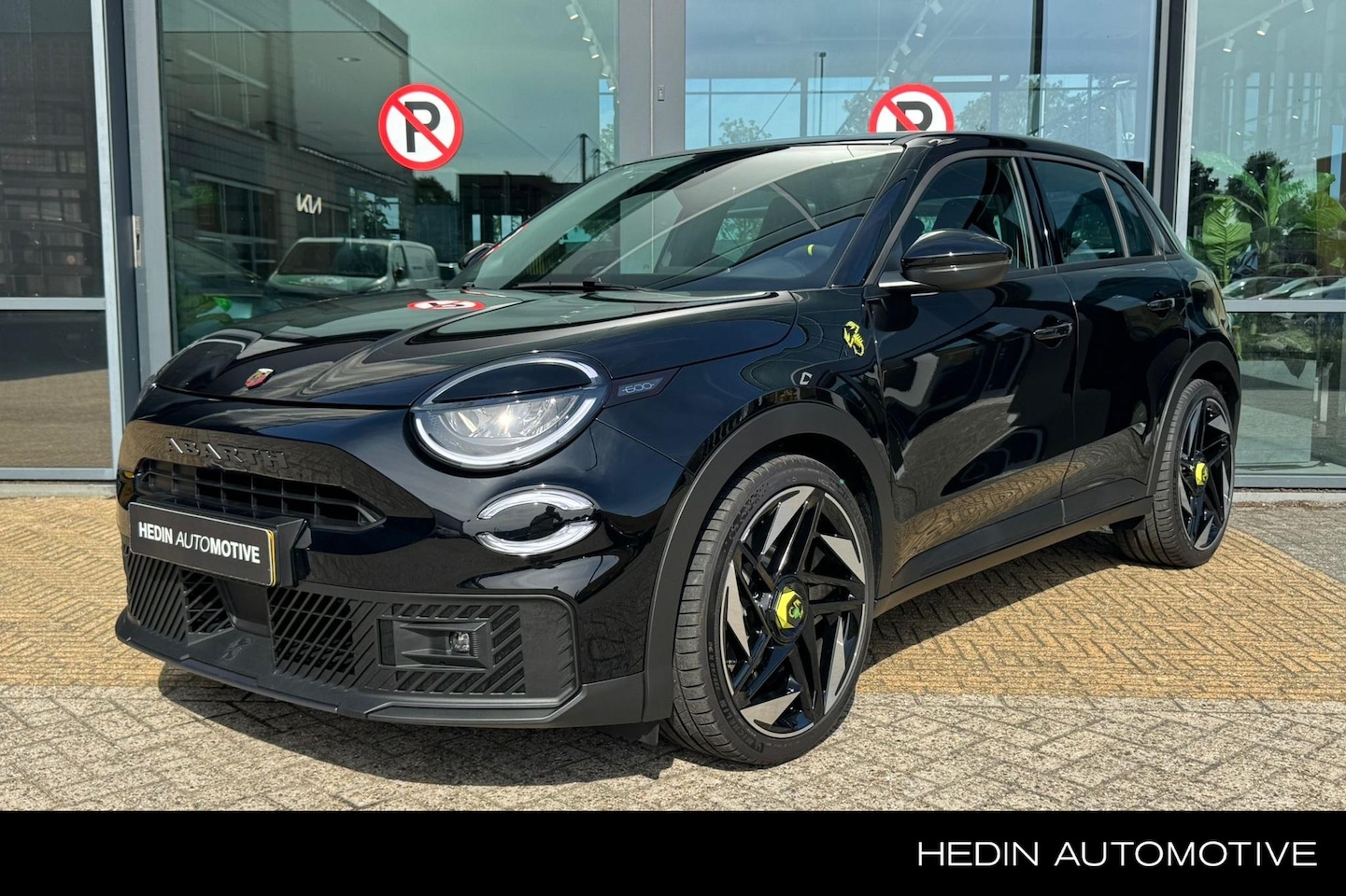 Fiat 600e - Abarth Turismo 54 kWh * betreft demo alleen beschikbaar voor proefritten * - AutoWereld.nl