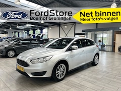 Ford Focus - EcoBoost 100pk Trend | Trekhaak | 100% Dealer onderhouden | Voorruit verwarming | Parkeers