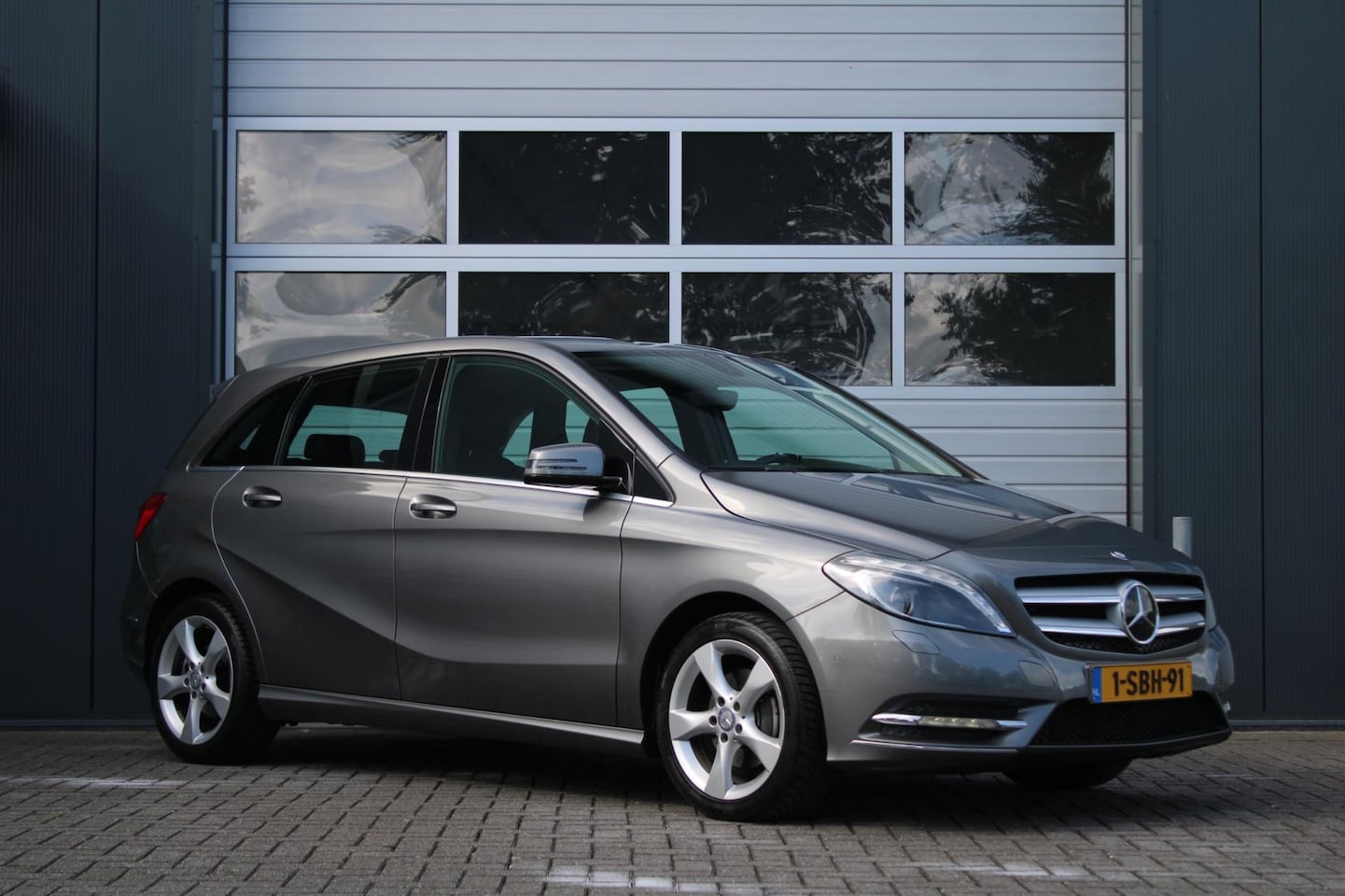 Mercedes-Benz B-klasse - 180 Ambition Airco/Cruise/Bi-Xenon/Navi/Bluetooth/PDCv+a/RadioAUX.USB/Isofix/17"LM/Trekhaa - AutoWereld.nl