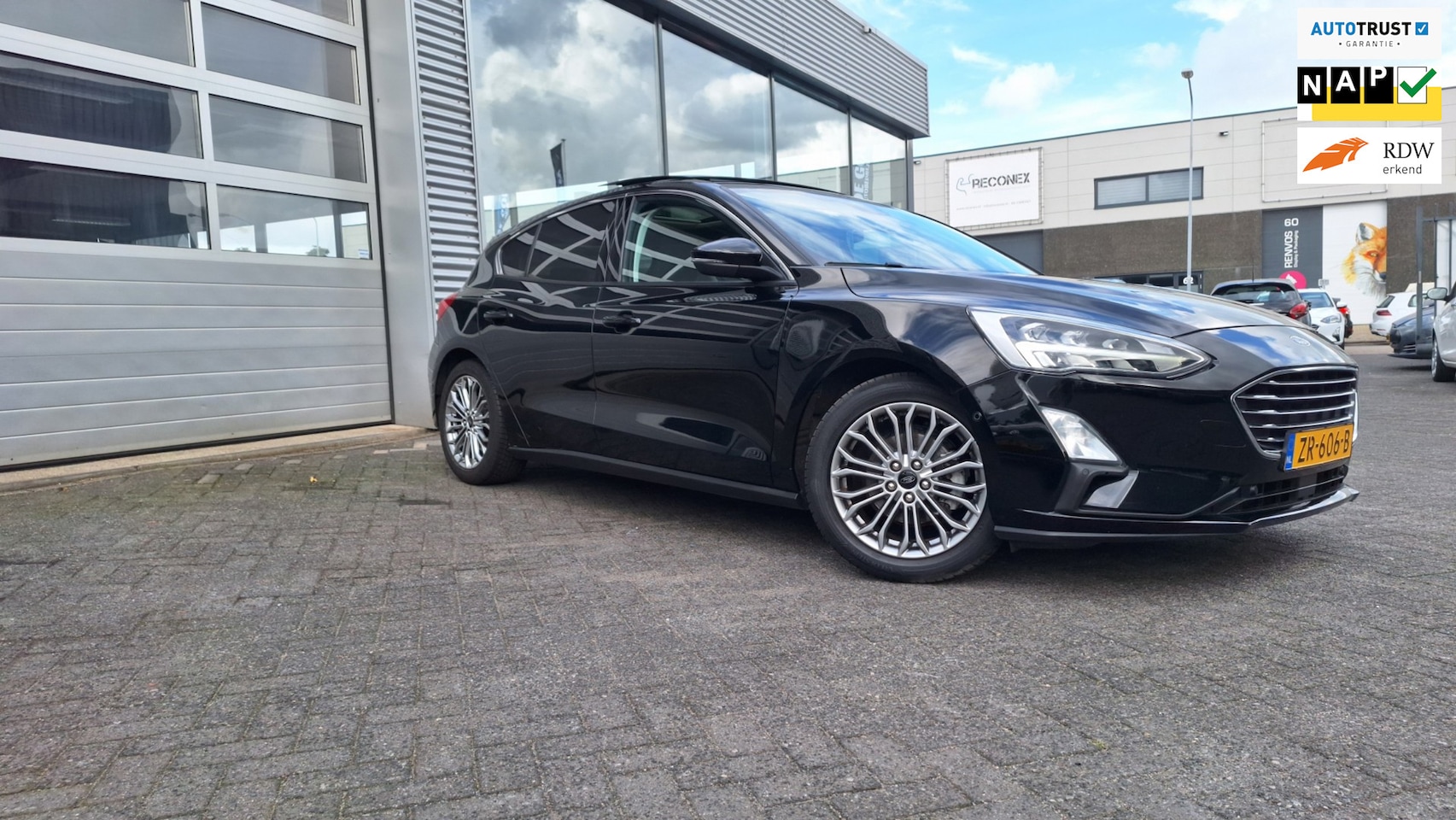 Ford Focus - 1.0 EcoBoost Titanium/Panorama Dak*17 Inch*Camera*Nav*Pdc*61 Dkm*Nl Auto*Enz - AutoWereld.nl