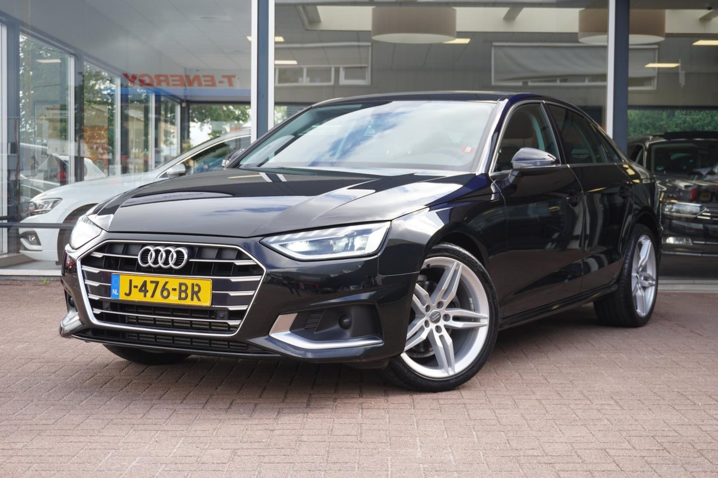 Audi A4 Limousine - 35 TFSI Launch edition Business | Automaat | Navigatie | Airco | LM velgen | PDC | Inruil - AutoWereld.nl