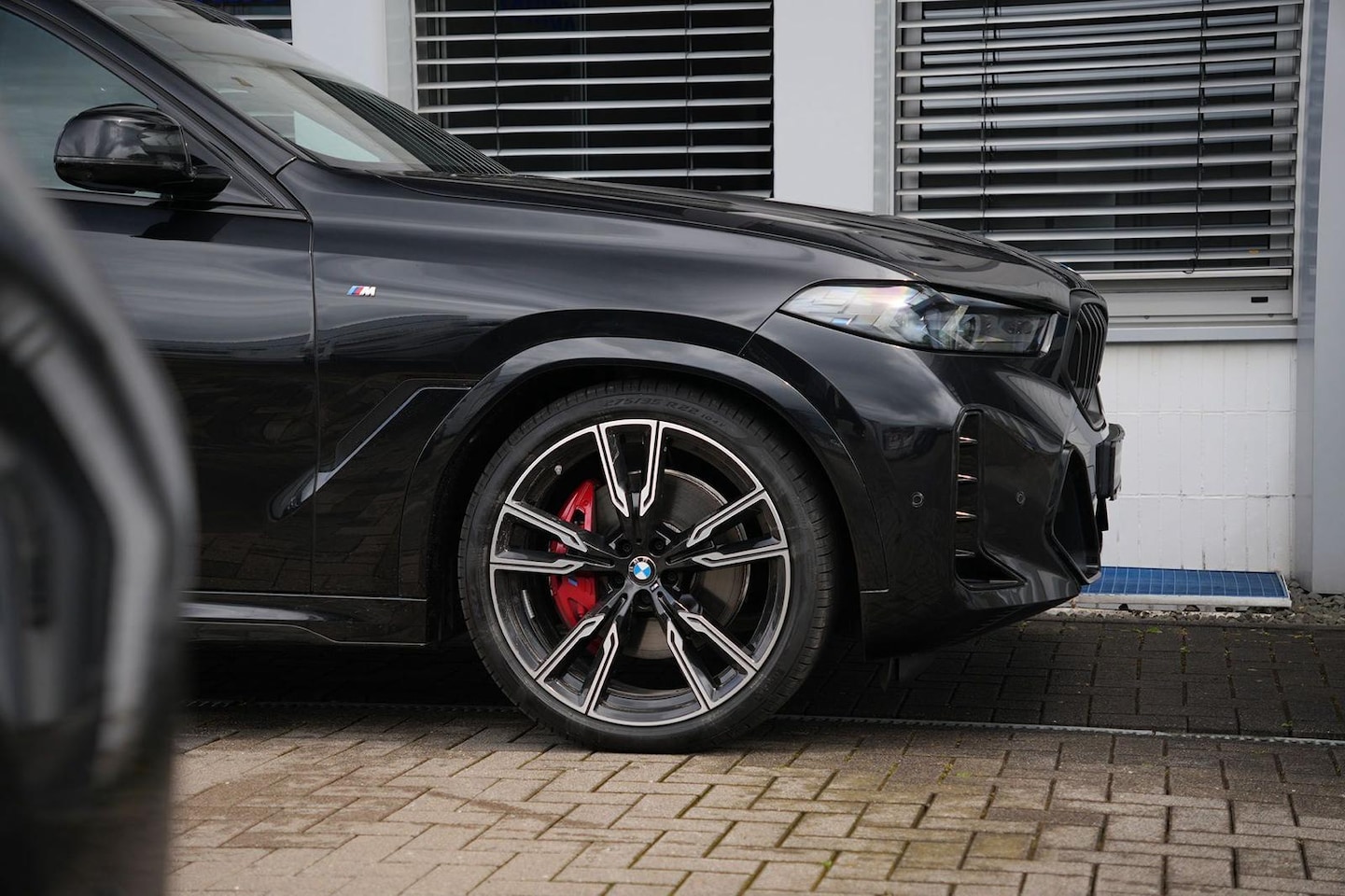 BMW X6 - XDrive30d M SPORTPAKKET LUFT LED PANO HUD - AutoWereld.nl