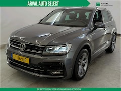 Volkswagen Tiguan - 1.5 TSI 150pk Automaat Highline Business R Line Executive | Trekhaak | Navi | CarPlay | LE