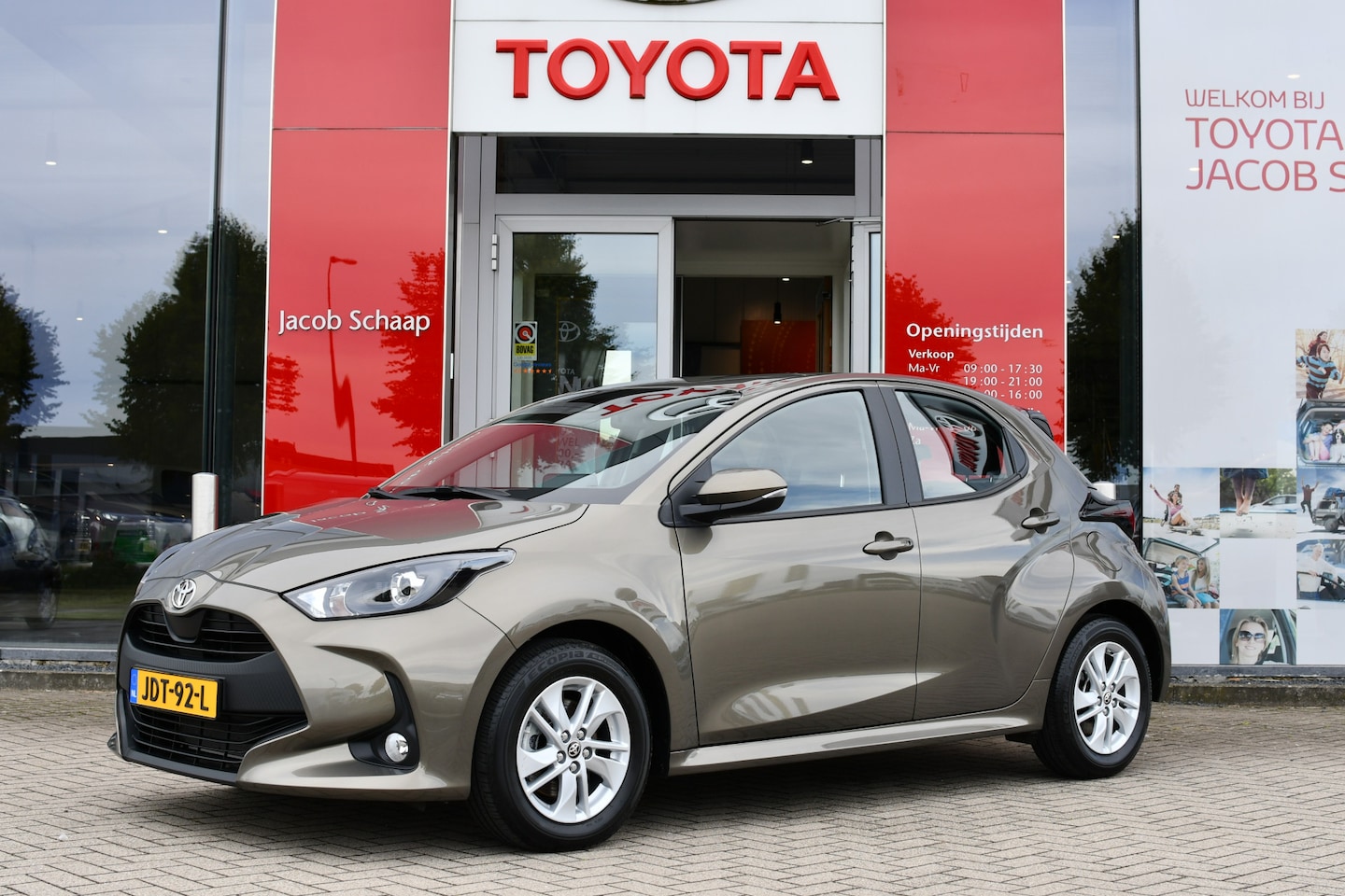 Toyota Yaris - 1.5 Hybrid 115 Comfort Limited Automaat 116Pk | Lichtmetalen velgen 15" | Achteruitrijcame - AutoWereld.nl