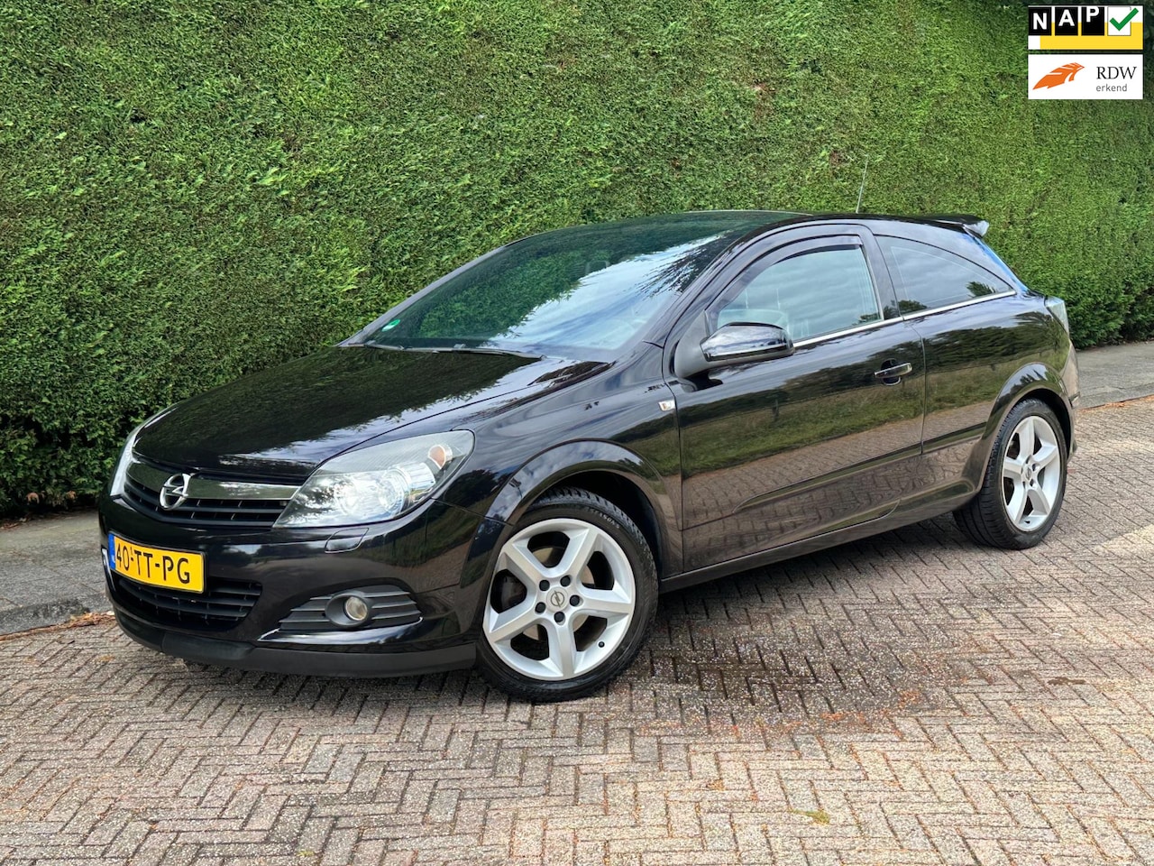 Opel Astra GTC - 1.8 Executive /XENON/CRUISE/PDC/STOELVERWARMING/ - AutoWereld.nl