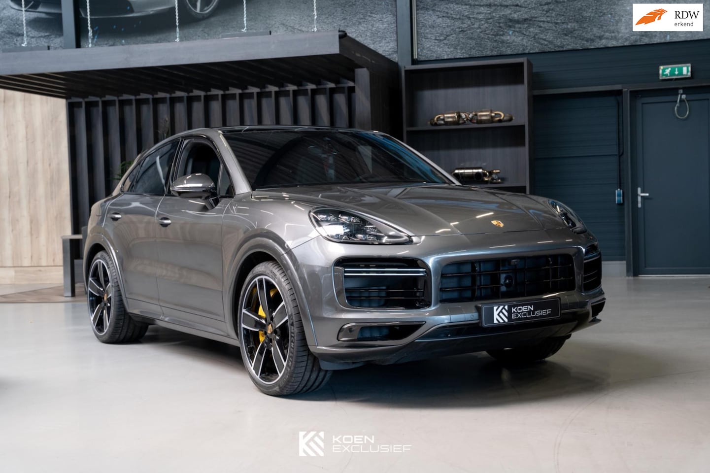 Porsche Cayenne Coupé - 4.0 Turbo S E-Hybrid (2021, NL) Burmester, Achterassturing, stoelen volledig leder. - AutoWereld.nl
