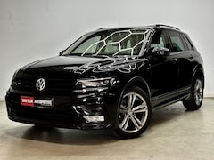 Volkswagen Tiguan - R-line / Black style / Pano / Carplay / El trekhaak / TOP